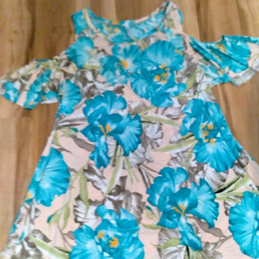 Beautiful vibrant summer dress like new